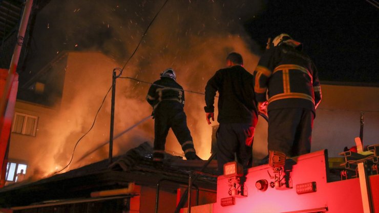 Uşak'ta müstakil evde çıkan yangın söndürüldü