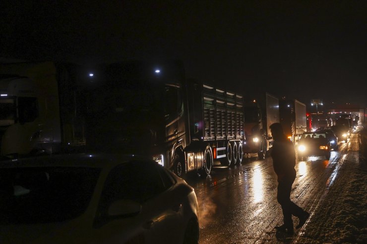 Ankara-Kırıkkale yolunda ulaşımda aksama yaşandı