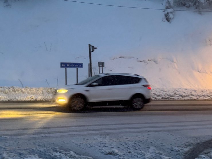 Bolu Dağı'nda kar yağışı etkisini sürdürüyor