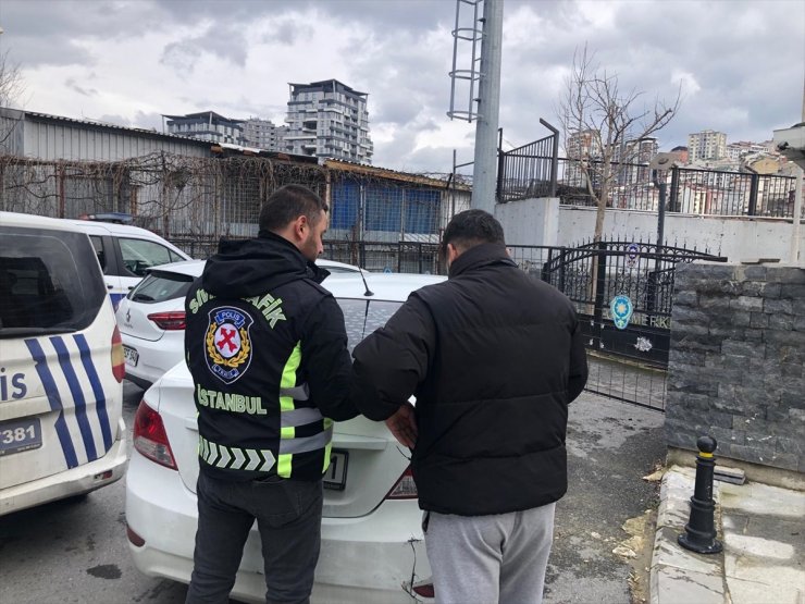 İstanbul'da sürücüsüyle tartıştığı otomobilin aynasını kıran motosikletliye 2 bin 886 lira ceza