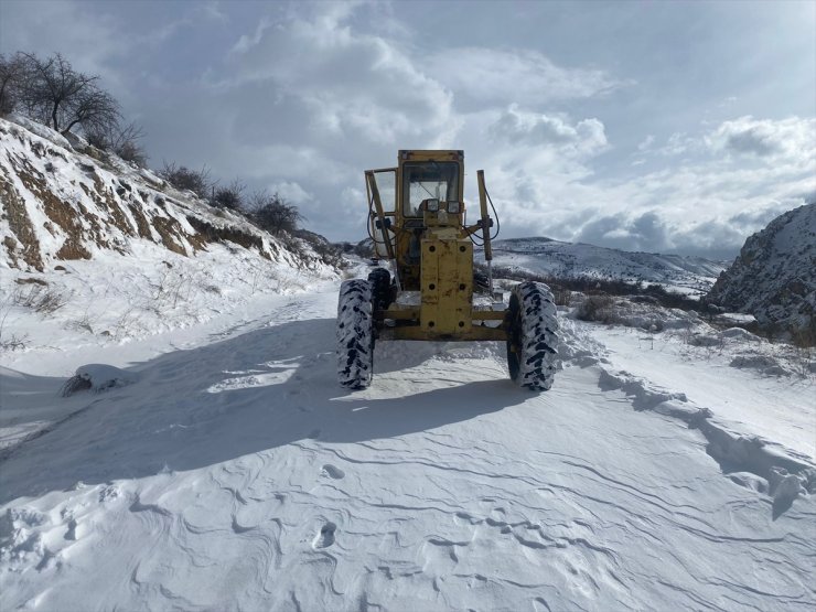 Malatya'da 28 mahalle yolu kar nedeniyle ulaşıma kapandı