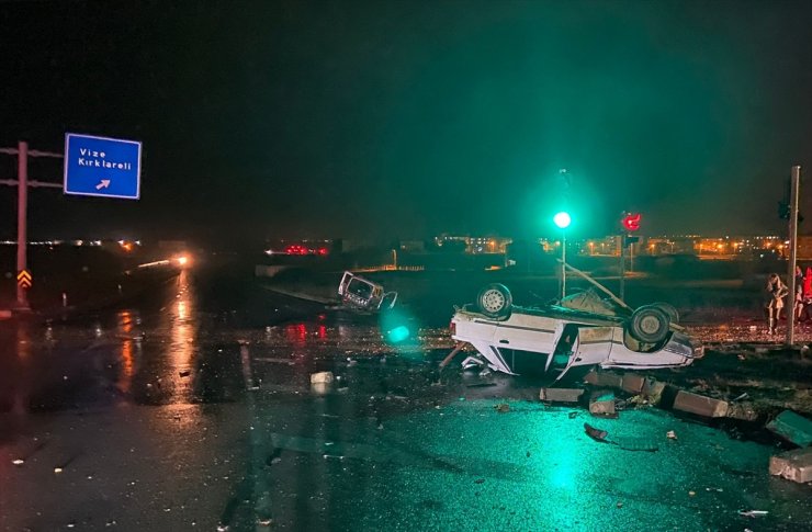 Tekirdağ'da otomobil ile hafif ticari aracın çarpıştığı kazada 5 kişi yaralandı