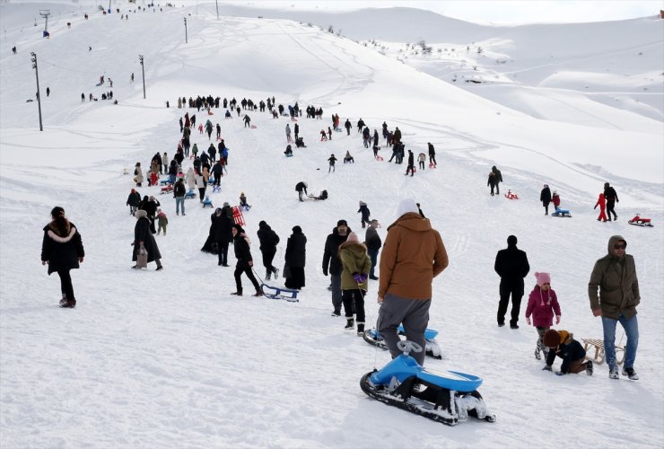 Bitlis'teki kayak merkezinde yarıyıl tatili yoğunluğu yaşanıyor