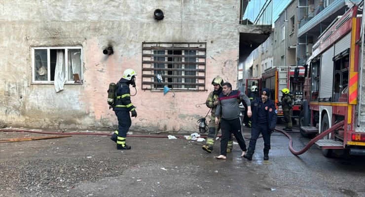 Bursa'da evdeki yangında mahsur kalan 2'si çocuk 4 kişi kurtarıldı