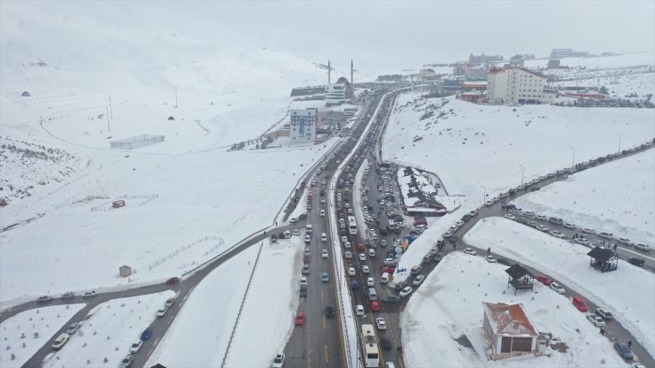 Erciyes Kayak Merkezi hafta sonu 123 bin kişiyi ağırladı