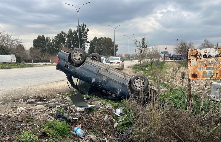 Hatay'da devrilen otomobildeki 6 kişi yaralandı