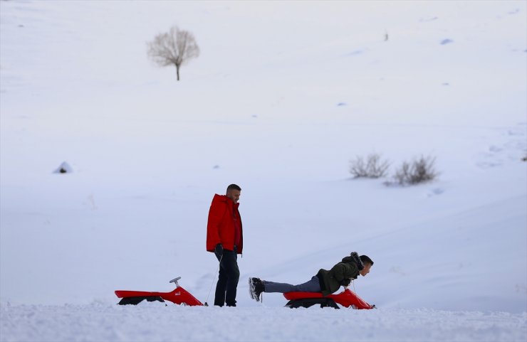 Hesarek Kayak Merkezi sezonun ilk gününde yüzlerce kişiyi ağırladı