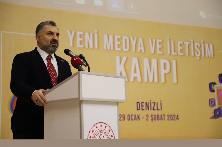 RTÜK Başkanı Şahin, Denizli'de üniversite öğrencileriyle bir araya geldi