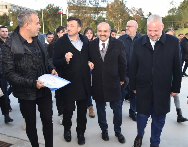 İzmir Büyükşehir Belediye Başkan Adayı Hamza Dağ, hayvan bakımevini ziyaret etti