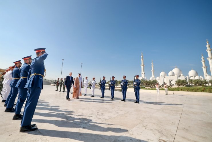 TBMM Başkanı Kurtulmuş, Abu Dabi'de Wahat Al Karama Şehitliği'ni ziyaret etti