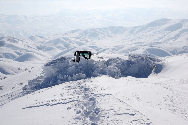 Van, Hakkari, Bitlis ve Muş'ta 54 yerleşim yerine ulaşım sağlanamıyor