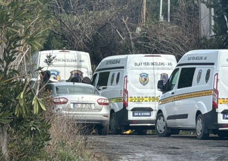 Santa Maria Kilisesi'ndeki saldırının şüphelilerinin aracının bulunduğu alanda inceleme yapıldı