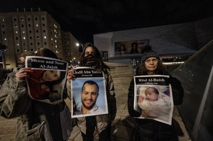 Batı Kudüs'te savaş karşıtı İsrailli aktivistler İsrail'in Gazze'deki saldırılarını protesto etti