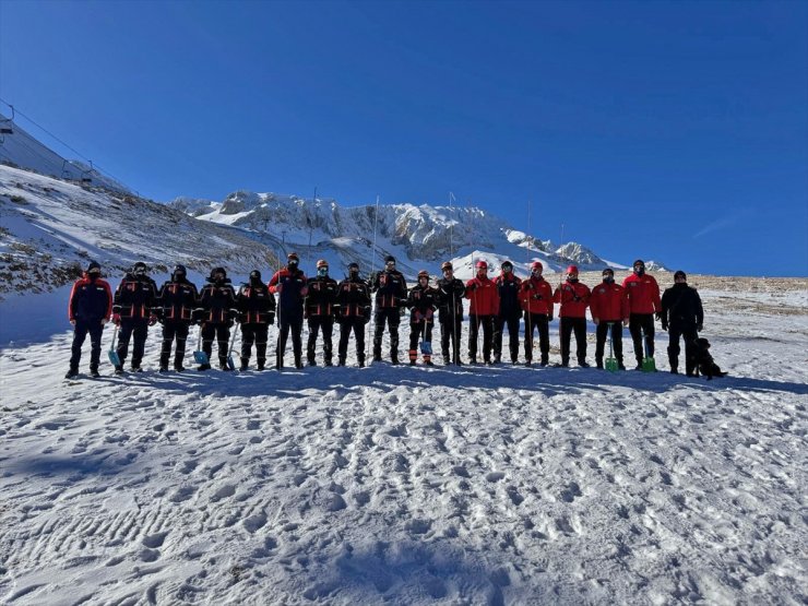 Davraz Kayak Merkezi'nde kurtarma tatbikatı yapıldı