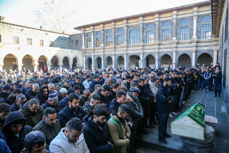 İstanbul'da öldürülen "Filozof Ramazan"ın cenazesi Diyarbakır'da defnedildi