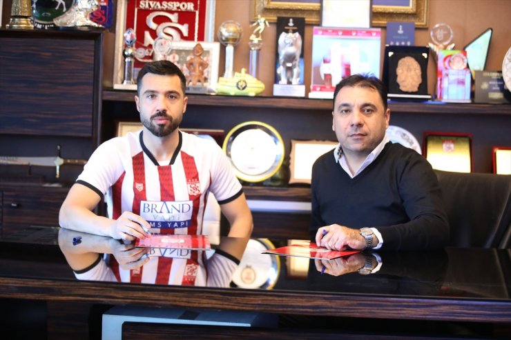 Sivasspor, İbrahim Akdağ'ı transfer etti