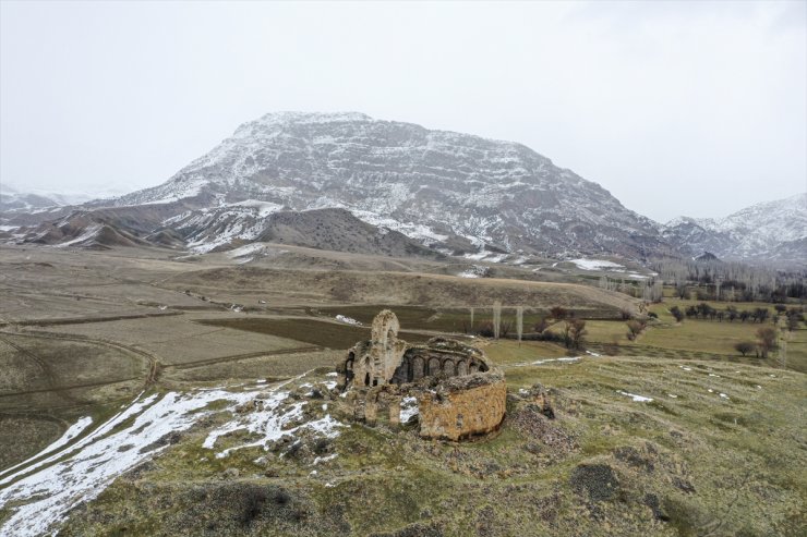 Yüksek dağlarla çevrili vadideki Bana Kilisesi turizme kazandırılmayı bekliyor