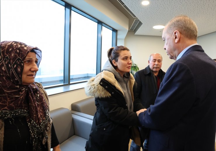 Cumhurbaşkanı Erdoğan kaza kırıma uğrayan helikopterde yaralanan teknisyenin ailesi ile görüştü