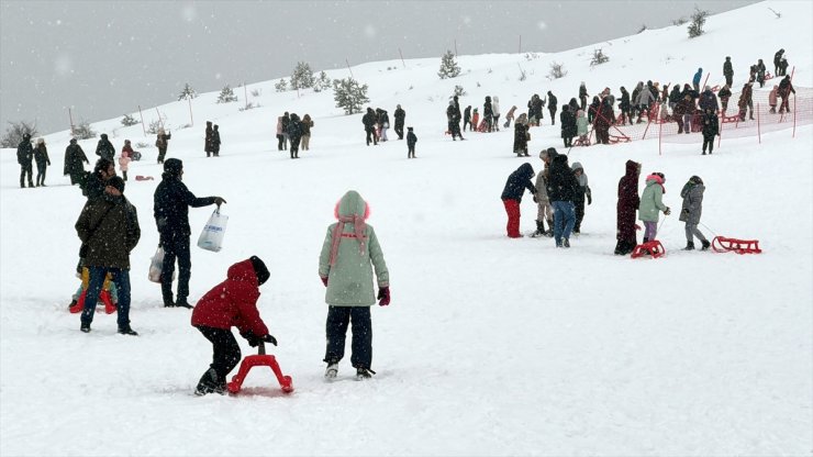 Keltepe Kayak Merkezi'nde yarıyıl tatili yoğunluğu sürüyor