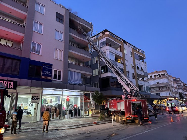 Alanya'da apartman dairesinde çıkan yangın hasara neden oldu