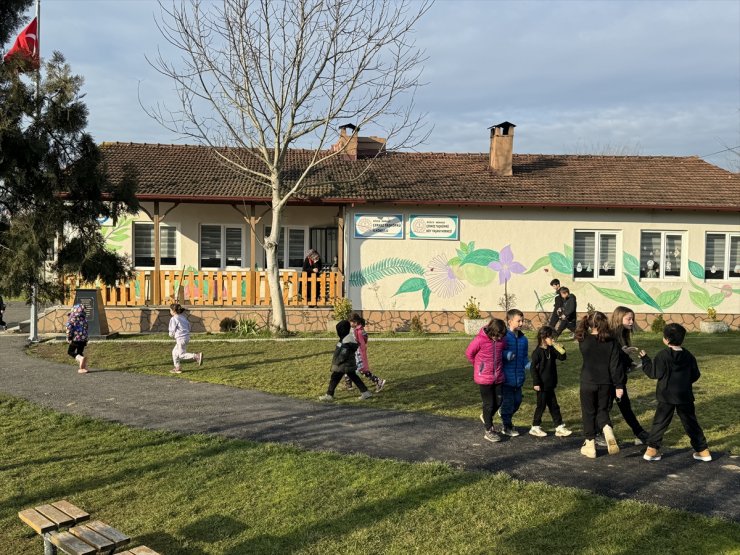 Düzce, Karabük, Bolu ve Zonguldak'ta öğrenciler dersbaşı yaptı