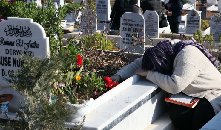 İskenderun'da depremlerde hayatını kaybedenler anıldı