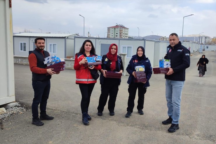 Isparta AFAD'dan depremzedeler için "Bir Oyuncak Bir Kitap" kampanyası