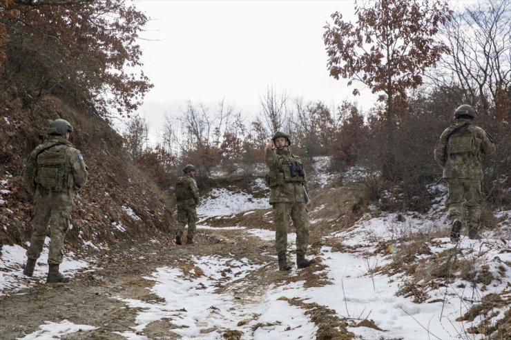 Türk askeri, Kosova-Sırbistan sınır bölgesinde devriye faaliyetini sürdürüyor