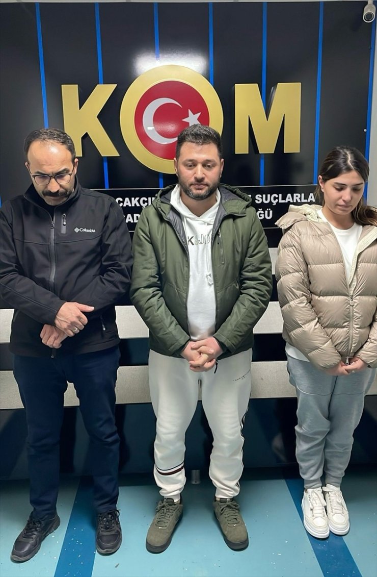 Nitelikli dolandırıcılık iddiasıyla yakalanan holding sahibi çift İzmir'e getirildi