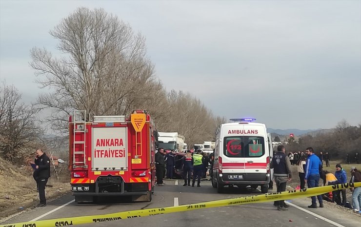 GÜNCELLEME - Nallıhan'daki trafik kazasında 4 kişi öldü, 2 kişi yaralandı