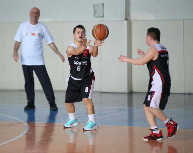 Çanakkale'de Down Sendromlu Basketbol Milli Takımı, kent protokolüyle maç yaptı