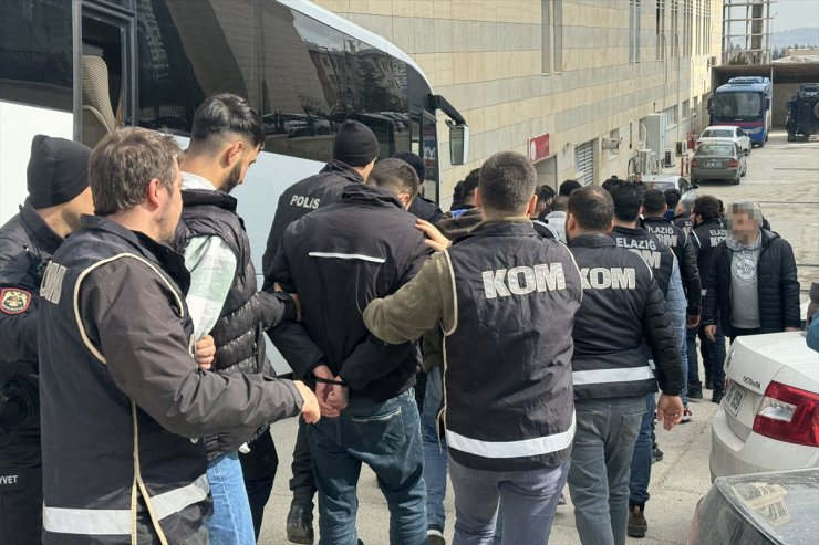 Elazığ'da Kafes-37 operasyonunda yakalanan 35 zanlı adliyeye sevk edildi