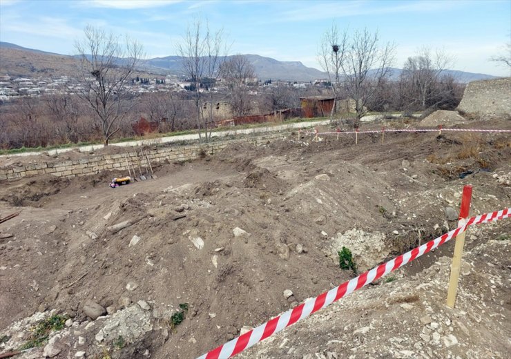 Karabağ'da, Hocalı Katliamı kurbanlarına ait olduğu tahmin edilen toplu mezar bulundu