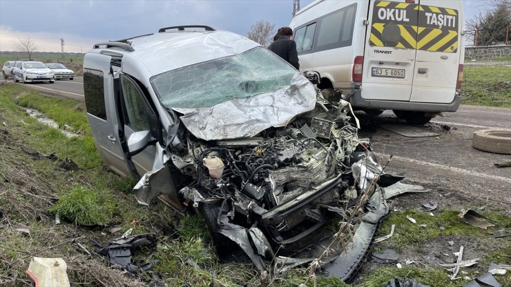Şanlıurfa'da 3 aracın karıştığı kazada 6 kişi yaralandı