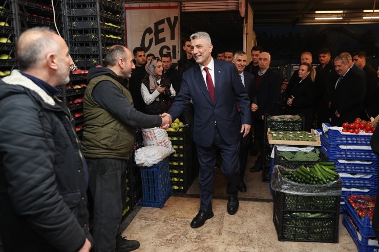 Ticaret Bakanı Bolat İstanbul'da hal esnafı ile buluştu: