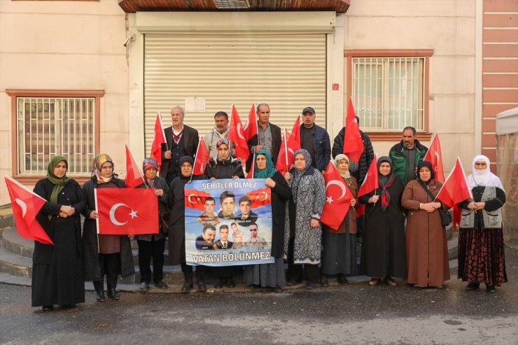 Diyarbakır anneleri, terör örgütü PKK tarafından Gara'da şehit edilenleri andı
