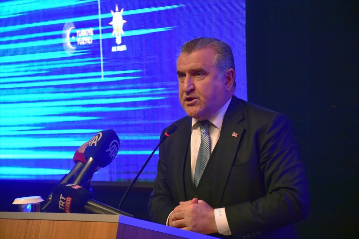 Gençlik ve Spor Bakanı Bak, Artvin'de belediye başkan adayları tanıtım töreninde konuştu: