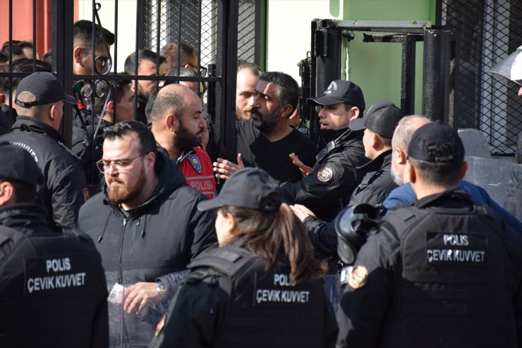 Manisa'da Turgutluspor-Karşıyaka futbol maçında çıkan olaylarla ilgili 4 taraftara gözaltı