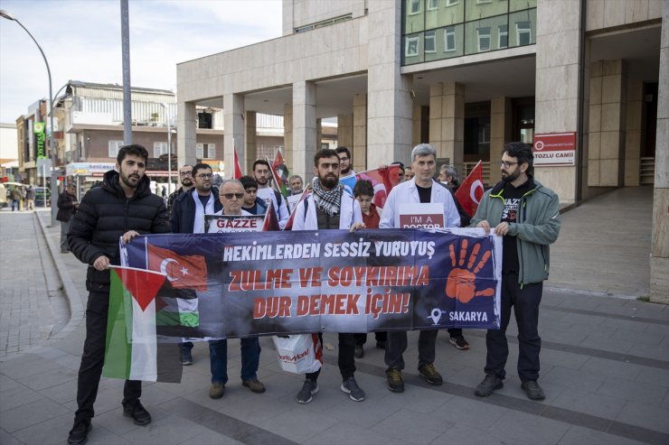 Sakarya'da hekimler ve sağlık çalışanları Gazze için "sessiz yürüyüş" yaptı