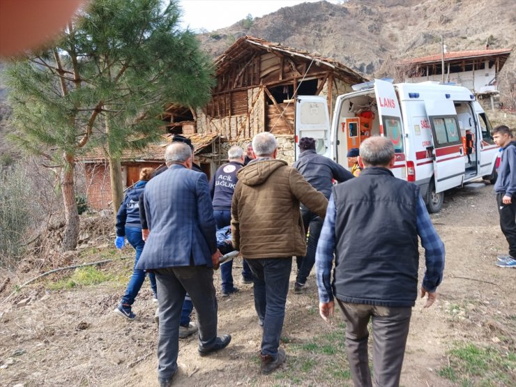 Çorum'da ayağını çapa makinesine kaptıran kişi yaralandı