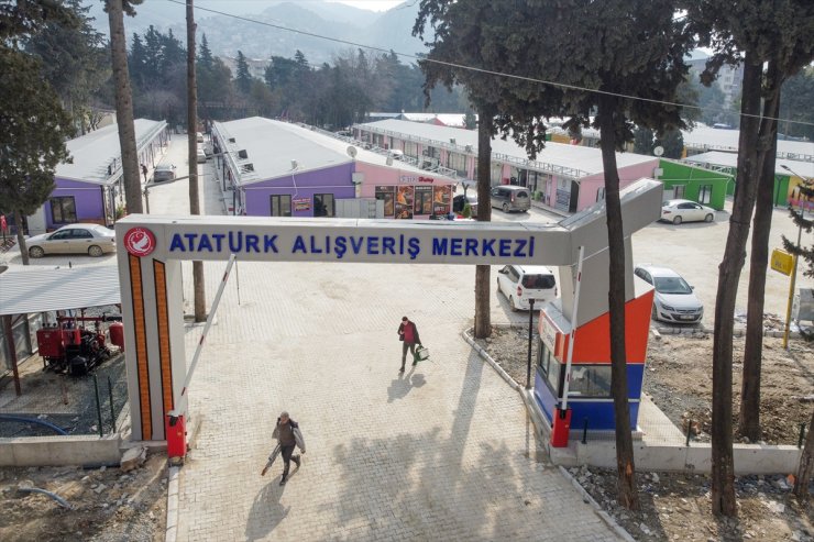 Hatay'da prefabrik çarşıya taşınan depremzede esnaf geleceğe umutla bakıyor