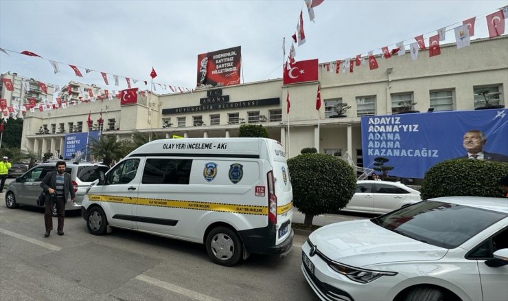 Adana Büyükşehir Belediyesi Özel Kalem Müdürlüğü personeli silahlı saldırıda yaralandı