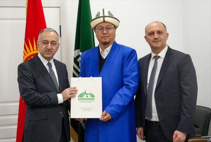 Kırgızistan Müftüsü, Türkiye'nin Bişkek Büyükelçiliği Din Hizmetleri Müşaviri ile görüştü