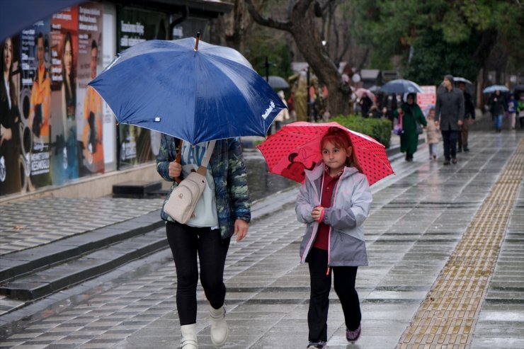 Edirne ve Kırklareli'nde sağanak etkili oluyor