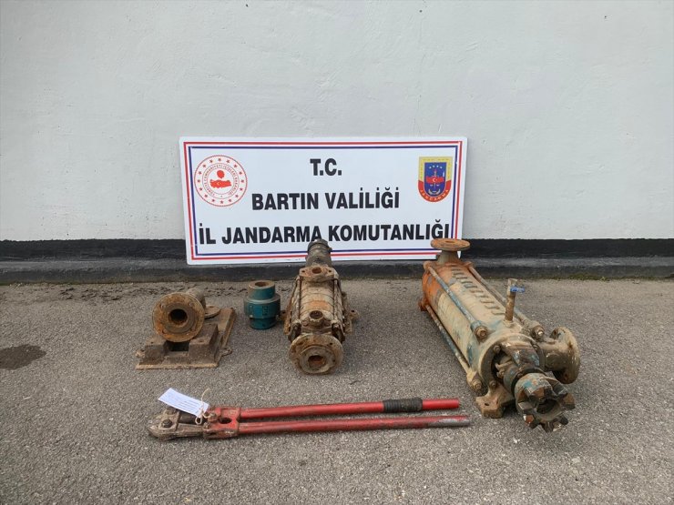 Bartın'da su motoru çaldıkları iddiasıyla yakalanan 3 zanlı tutuklandı