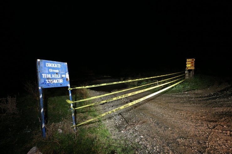 Çanakkale'de Karamenderes Çayı'ndaki taşkın nedeniyle tarlalar su altında kaldı