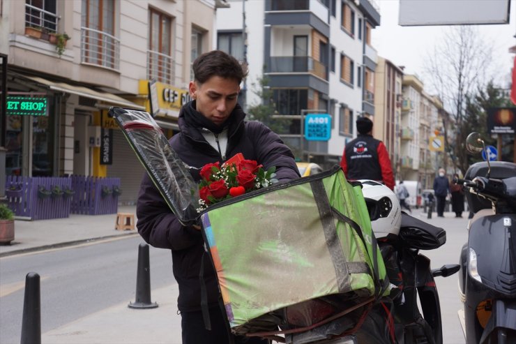 Çiçekçilerde 14 Şubat Sevgililer Günü yoğunluğu yaşanıyor