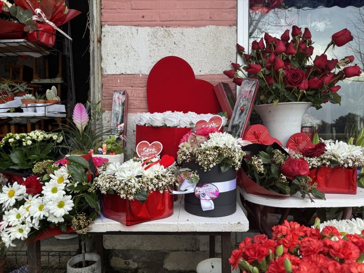 Edirneli çiçekçiler Sevgililer Günü'nde yaptıkları satışlardan memnun