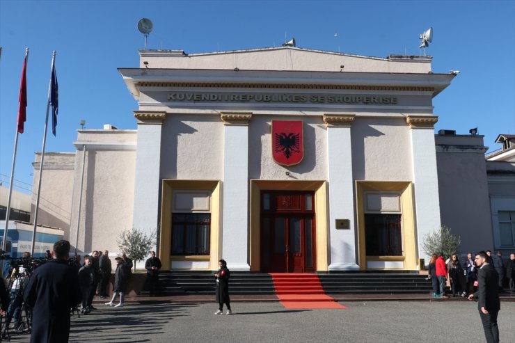 Arnavutluk Meclisindeki oturumlara muhalefet engeli devam ediyor