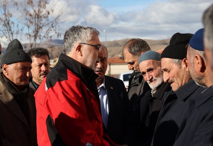 Bakan Işıkhan, Erzincan'da maden ocağında toprak altında kalanların ailelerini ziyaret etti